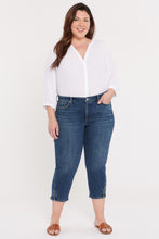 Load image into Gallery viewer, Chloe Capri Jeans In Plus Size - Marcel