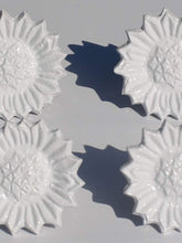 Load image into Gallery viewer, Vibhsa Sunflower White Napkin Rings Set Of 4