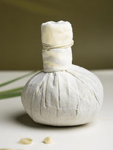Load image into Gallery viewer, Thai Wan Plai &amp; Ginger Body Relaxing Poultice