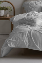 Load image into Gallery viewer, Linen House Manisha Tufted Duvet Set (White) (Twin) (UK - Single)