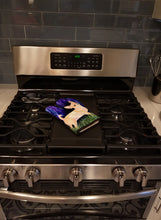 Load image into Gallery viewer, Starry Night Chihuahua Oven Mitt