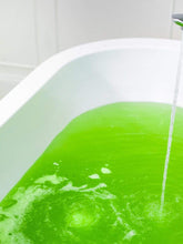 Load image into Gallery viewer, Cool Mint Bath Bomb