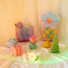 Load image into Gallery viewer, Knit Ball Shaped Soy &amp; BeesWax Candle