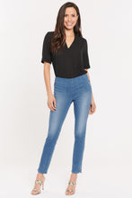 Load image into Gallery viewer, Skinny Ankle Pull-On Jeans - Clean Horizon