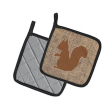 Load image into Gallery viewer, Squirrel Burlap and Brown BB1119 Pair of Pot Holders