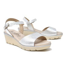 Load image into Gallery viewer, Roshawna Wedge Sandal In Leather