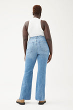 Load image into Gallery viewer, Mia Plus - High Rise Flare Jeans - Smith