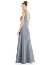 Load image into Gallery viewer, Sleeveless Square-Neck Princess Line Gown With Pockets - D826