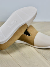 Load image into Gallery viewer, Blush / Cinnamon House Loafers