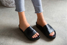 Load image into Gallery viewer, Pelican Sandal - Black