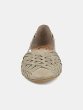 Load image into Gallery viewer, Journee Collection Women&#39;s Ekko Flat