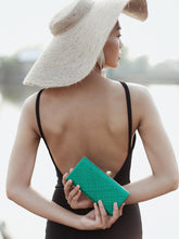 Load image into Gallery viewer, Kotta Emerald Handwoven Straw Clutch