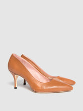 Load image into Gallery viewer, Courageous Caramel Leather Pump