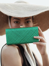 Load image into Gallery viewer, Kotta Emerald Handwoven Straw Clutch