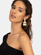 Load image into Gallery viewer, Selene Hammered Earring