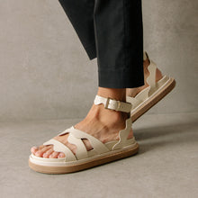 Load image into Gallery viewer, Wavy Cream Sandals