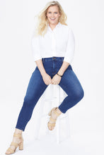 Load image into Gallery viewer, Ami Skinny Jeans In Plus Size - Cooper