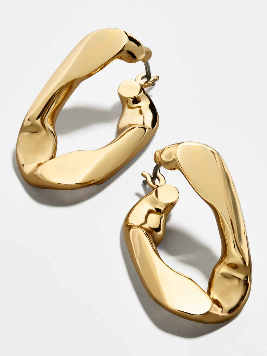 Michel Large Curb Chain Hoop Earrings - Gold