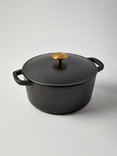 Load image into Gallery viewer, Classic Dutch Oven
