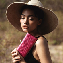 Load image into Gallery viewer, Kotta Bunga Handwoven Straw Clutch