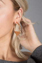 Load image into Gallery viewer, Hammered Angle Earring