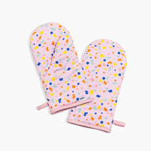 Load image into Gallery viewer, Oven Mitts In Pink Confetti