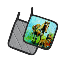 Load image into Gallery viewer, Horse Grazin Pair of Pot Holders