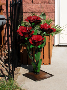 Indoor/Outdoor Metal Flower Garden Decor with Red Roses