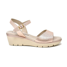 Load image into Gallery viewer, Roshawna Wedge Sandal In Leather