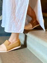 Load image into Gallery viewer, Blush / Cinnamon House Loafers