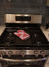 Load image into Gallery viewer, Watercolor Red Roses and Polkadots Oven Mitt