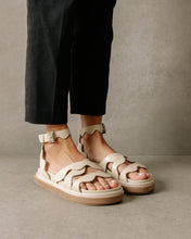 Load image into Gallery viewer, Wavy Cream Sandals