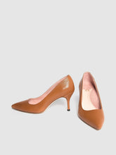 Load image into Gallery viewer, Courageous Caramel Leather Pump