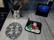Load image into Gallery viewer, Santa Claus Christmas Pair of Pot Holders