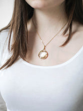 Load image into Gallery viewer, Floral Monocle Necklace