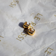 Load image into Gallery viewer, Italian Square Gold Earrings
